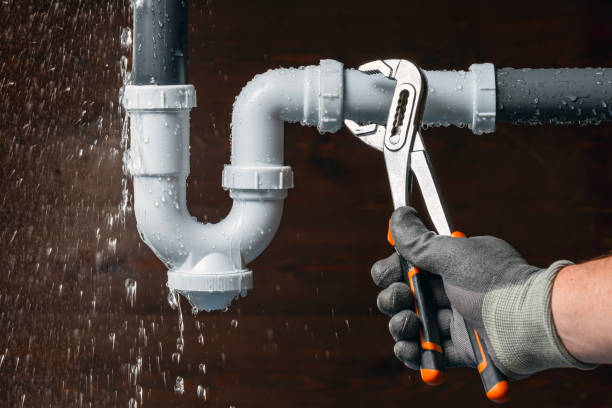 Professional Emergency Plumber technician working in Hendersonville, PA